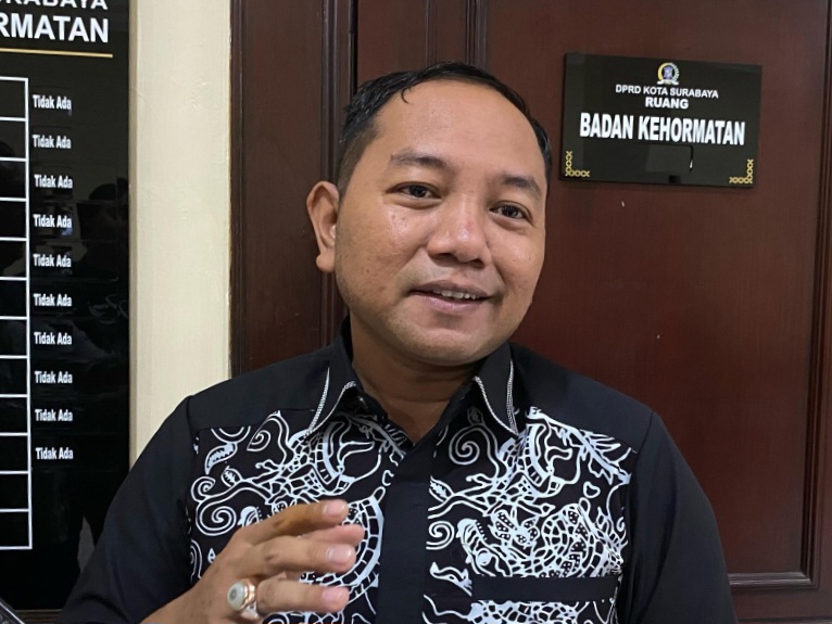 Anggota DPRD Surabaya, Abdul Malik, prihatin kondisi nelayan Tambak Wedi, Kenjeran.