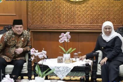 Kakanwil BPN Jatim Asep Heri bersama Gubernur Khofifah Indar Parawansa.