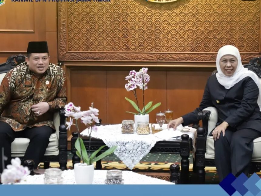 Kakanwil BPN Jatim Asep Heri bersama Gubernur Khofifah Indar Parawansa.