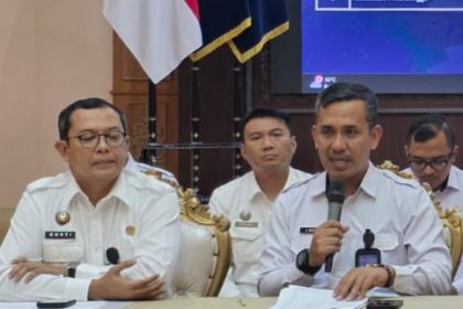 Kepala Kantor Imigrasi Kelas I Khusus TPI Surabaya, Agus Winarto, memaparkan capaian kinerja Tahun 2025.