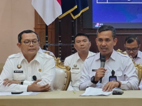 Kepala Kantor Imigrasi Kelas I Khusus TPI Surabaya, Agus Winarto, memaparkan capaian kinerja Tahun 2025.
