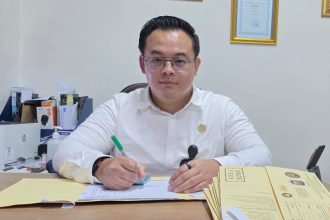 Kasi Paspor Kantor Imigrasi Kelas I Khusus TPI Surabaya, Gelar Handoko Andi Putra.