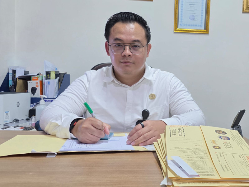 Kasi Paspor Kantor Imigrasi Kelas I Khusus TPI Surabaya, Gelar Handoko Andi Putra.