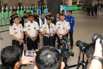 Pelaksana Tugas Direktur Jenderal Imigrasi, Yuldi Yusman, didampingi Kakanwil Ditjen Imigrasi DK Jakarta Pamuji Rahardja dan Kakanim Soekarno-Hatta Galuh Priya Perdhana menggelar konferensi pers.