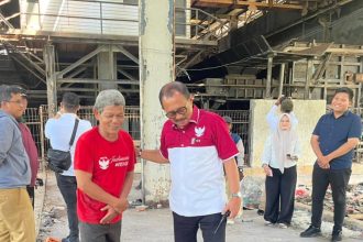 Wakil Wali Kota Surabaya, Armuji, melakukan sidak ke gudang mesin pembakar sampah milik PT Unicomindo Perdana di kawasan Keputih, Kecamatan Sukolilo.