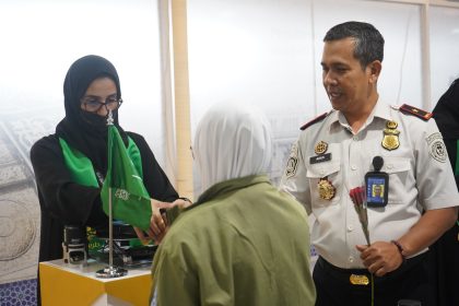Kepala Kantor Imigrasi Surabaya, Agus Winarto, memastikan pelayanan Makkah Route berjalan lancar tanpa hambatan.