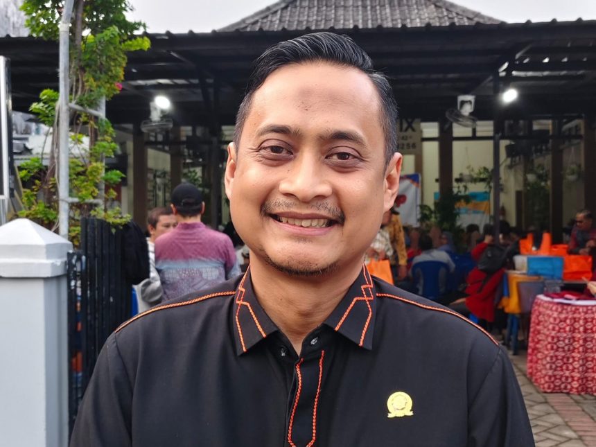 Teks foto:Anggota Komisi A DPRD Kota Surabaya sekaligus Ketua Fraksi PKS, Cahyo Siswo Utomo,
