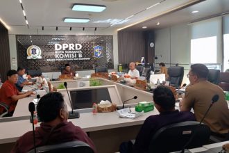 Suasana hearing di ruangan Komisi B, DPRD Surabaya bersama perwakilan PKL.