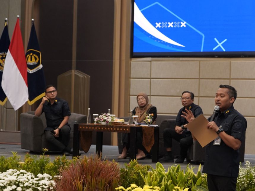 Kepala Bidang Intelijen dan Penindakan Keimigrasian, Dodi Gunawan Ciptadi, membuka kegiatan sosialisasi APOA di salah satu hotel di Surabaya.