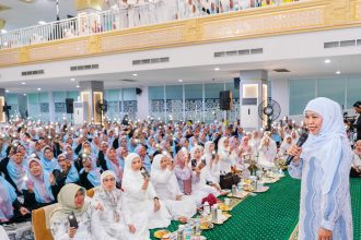 Gubernur Jawa Timur Khofifah Indar Parawansa mengajak masyarakat menjadikan Tahun Baru Islam 1 Muharram 1448 Hijriah sebagai momentum perubahan.