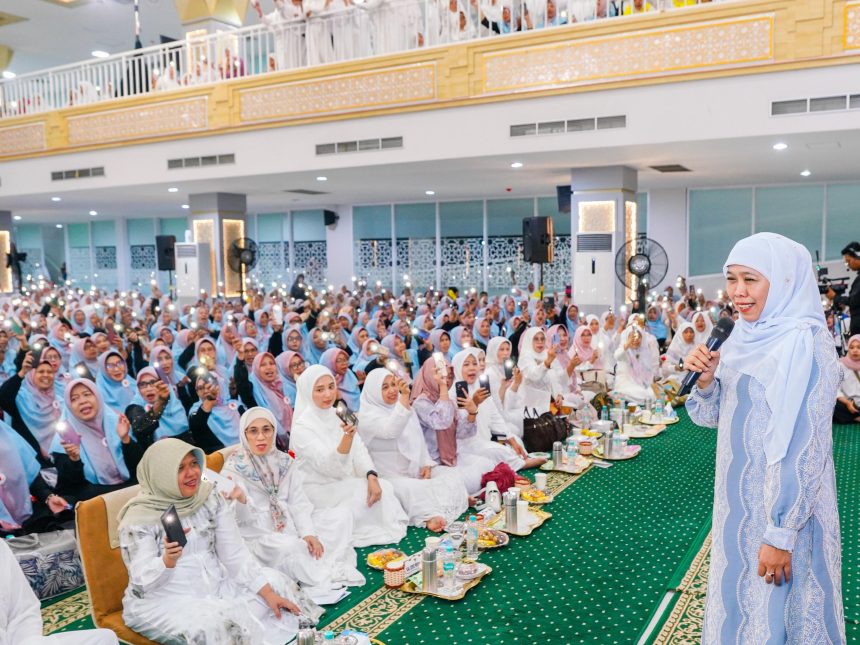 Gubernur Jawa Timur Khofifah Indar Parawansa mengajak masyarakat menjadikan Tahun Baru Islam 1 Muharram 1448 Hijriah sebagai momentum perubahan.
