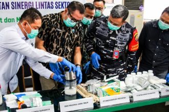 Petugas Balai Besar Pengawas Obat dan Makanan (BPOM) di Surabaya berhasil menggagalkan peredaran obat keras ilegal yang diduga akan beredar ke kawasan Indonesia Timur.