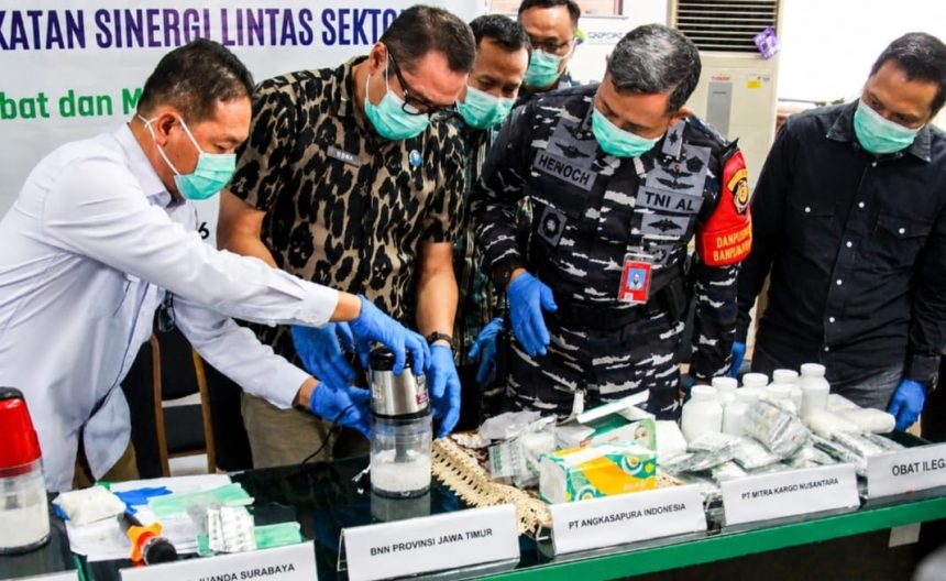 Petugas Balai Besar Pengawas Obat dan Makanan (BPOM) di Surabaya berhasil menggagalkan peredaran obat keras ilegal yang diduga akan beredar ke kawasan Indonesia Timur.