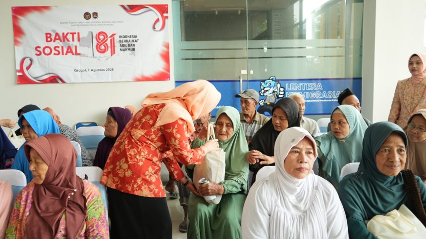 Suasana kegiatan sosial donor darah yang digelar Kantor Imigrasi Kediri dalam rangka Hari Kemerdekaan RI yang ke-81 tahun.