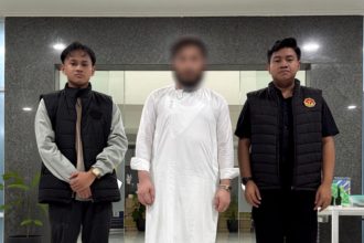 Petugas Imigrasi Semarang mengawal ketat pendeportasian MEM, warga negara Afghanistan karena menyalahi izin tinggal.