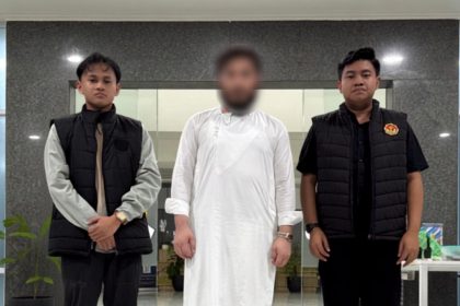 Petugas Imigrasi Semarang mengawal ketat pendeportasian MEM, warga negara Afghanistan karena menyalahi izin tinggal.