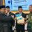 Ketua Pengadilan Tinggi Surabaya, Sujatmiko memberikan hadiah kepada para pemenang lomba di Aula Syarifuddin.