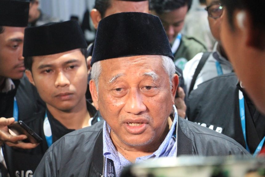 Sekretaris Steering Committee (SC) Muktamar ke-35 NU, Mohammad Nuh, memberikan keterangan kepada wartawan berkaitan dengan mekanisme jalur AHWA.