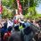 Para juru parkir (jukir) menggelar demo dengan mengepung Balai Kota Surabaya.