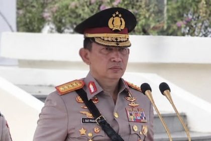 Kapolri Jenderal Polisi Listyo Sigit Prabowo memimpin langsung upacara yang digelar di depan Monumen Perjuangan Polri, Jalan Polisi Istimewa, Tegalsari, Surabaya.