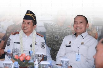 Kalapan Pasuruan yang batu Fahmi Rezatya Suratman bersama Kakanwil Ditjenpas Jawa Timur Kusnali.