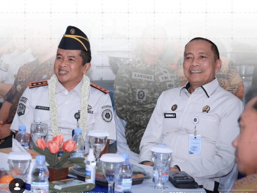 Kalapan Pasuruan yang batu Fahmi Rezatya Suratman bersama Kakanwil Ditjenpas Jawa Timur Kusnali.