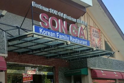 Restoran Korea Son Ga di kawasan HR Muhammad, Surabaya, milik terduga pelaku WN Korea.