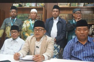 Kandidat Ketua Umum PBNU, KH Abdussalam Shohib alias Gus Salam, saat menggelar konferensi pers di Pondok Pesantren Denanyar, Jombang, Sabtu (29/8/2026).