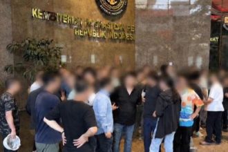 Puluhan WN China diamankan tim penyidik Direktorat Jenderal Imigrasi Kementerian Imigrasi dan Pemasyarakatan (Ditjen Imigrasi