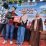 Pimpinan Bank Jatim Sidoarjo memberikan hadiah kepada UMKM yang ikut lomba.