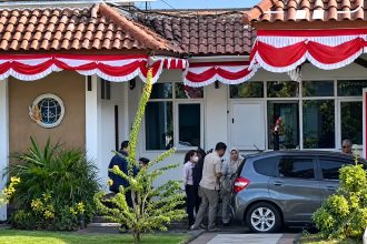 Penyidik KPK menggeledah Kantor Wilayah BPN Jawa Timur di Surabaya, Kamis (24/9/2026), sehari setelah mengamankan sejumlah amplop berisi uang dari Kantah Kota Mojokerto.