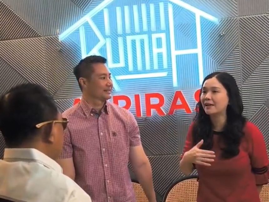 Nancy dan suami mendatangi Rumah Aspirasi Cakji sekaligus mengucapkan terimakasih atas persoalan yamg dihadapi dengan dealer mobil Wuling.