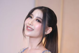 Vanessa Axelia, penyanyi dan musisi profesional asal Surabaya yang kian meroket.