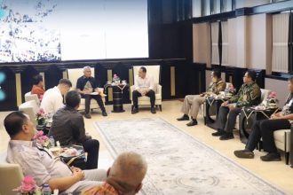 Suasana rapat koordinasi BPN Jatim dan Wali Kota Surabaya Er8 Cahyadi di ruang kerja wali kota.