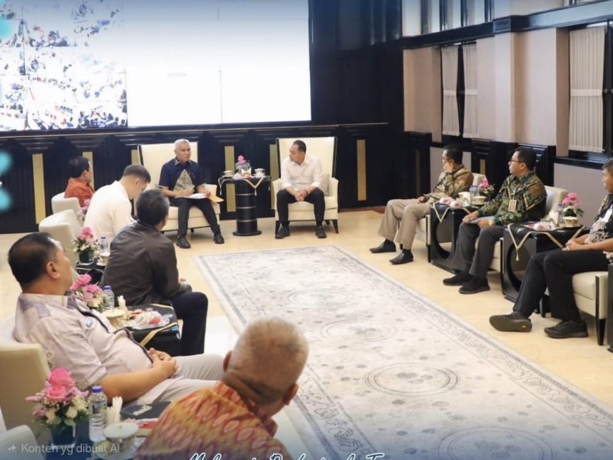 Suasana rapat koordinasi BPN Jatim dan Wali Kota Surabaya Er8 Cahyadi di ruang kerja wali kota.