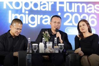 Ditjen Imigrasi Hendarsam Marantoko memberikan penguatan dalam Mini Kopdar Humas Imigrasi 2026 Wilayah Barat di Hotel Aston Batam, Selasa (6/10/2026).
